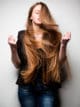La vitamina C aporta elasticidad y fuerza al cabello
